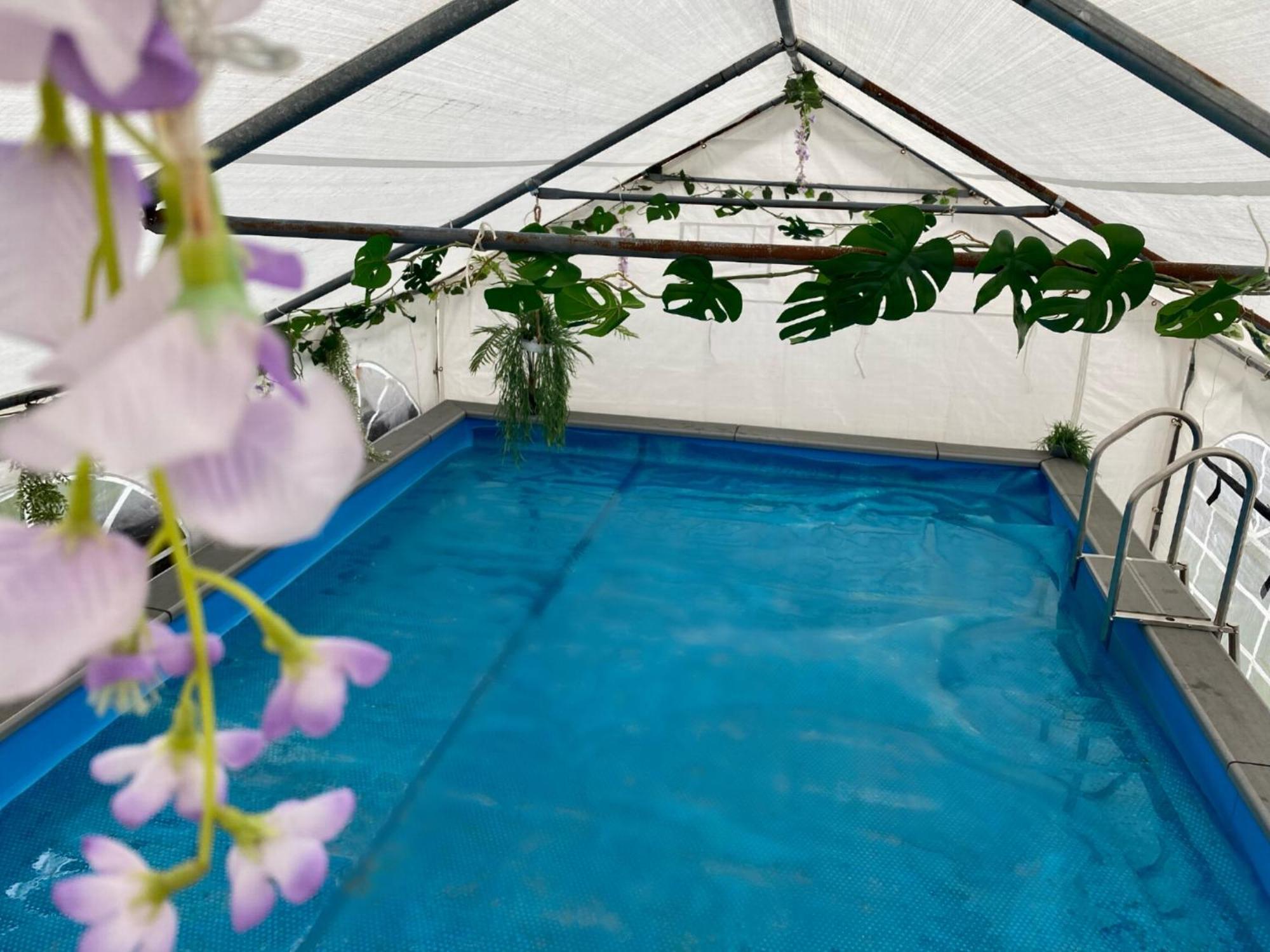 Mini Love Island Style Guest House Includes Personal Hot 24 Hour Swimming Pool, Outdoor Bathtub, Heated Dining Dome And Fire Pit, All This Is Secretly Located In The Busy Suburbs Of Nottingham Zewnętrze zdjęcie