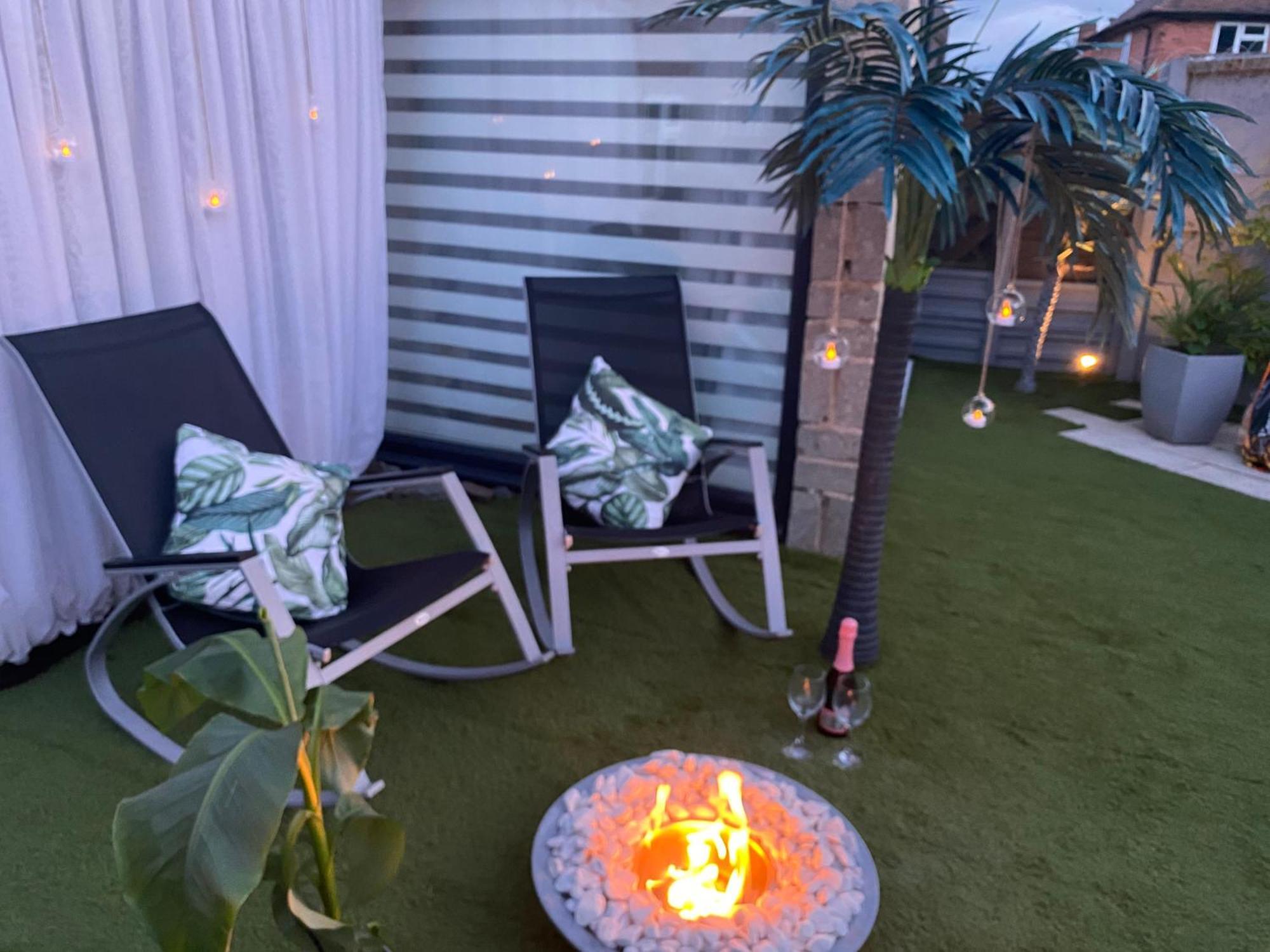 Mini Love Island Style Guest House Includes Personal Hot 24 Hour Swimming Pool, Outdoor Bathtub, Heated Dining Dome And Fire Pit, All This Is Secretly Located In The Busy Suburbs Of Nottingham Zewnętrze zdjęcie