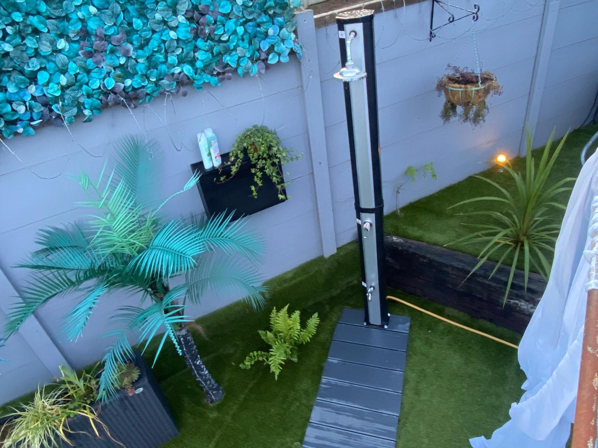 Mini Love Island Style Guest House Includes Personal Hot 24 Hour Swimming Pool, Outdoor Bathtub, Heated Dining Dome And Fire Pit, All This Is Secretly Located In The Busy Suburbs Of Nottingham Zewnętrze zdjęcie